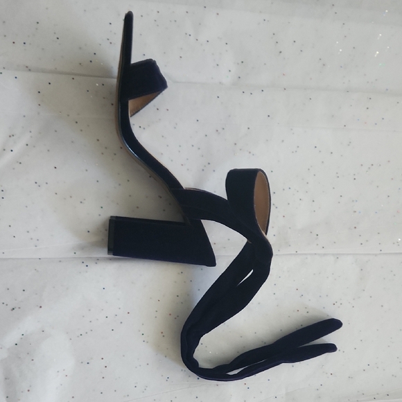 Who What Wear Navy Velvet Heels - Picture 3 of 7